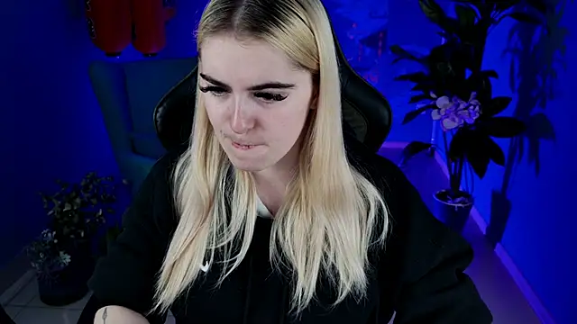 Snapshot of Stef_Nicks chatting on 09.28.25 Stef Nicks online show from 09.28.25