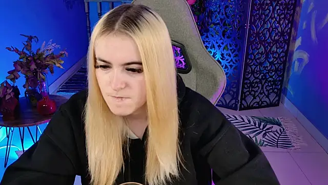 Snapshot of Stef_Nicks chatting on 09.29.25 Stef Nicks online show from 09.29.25