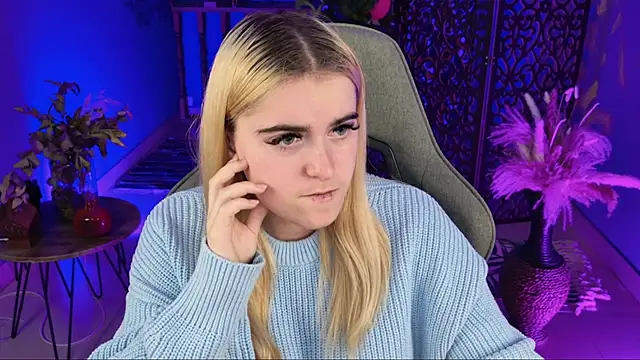 Snapshot of Stef_Nicks chatting on 09.30.25 Stef Nicks online show from 09.30.25