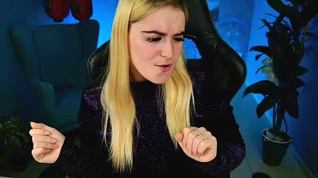 Snapshot of Stef_Nicks chatting on 10.09.25 Stef Nicks online show from 10.09.25