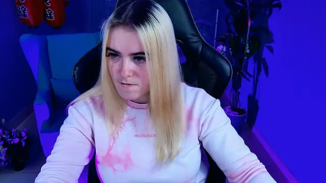 Snapshot of Stef_Nicks chatting on 10.15.25 Stef Nicks online show from 10.15.25