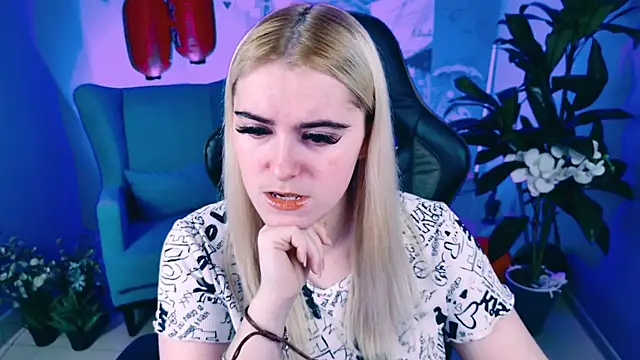 Snapshot of Stef_Nicks chatting on 11.06.25 Stef Nicks online show from 11.06.25