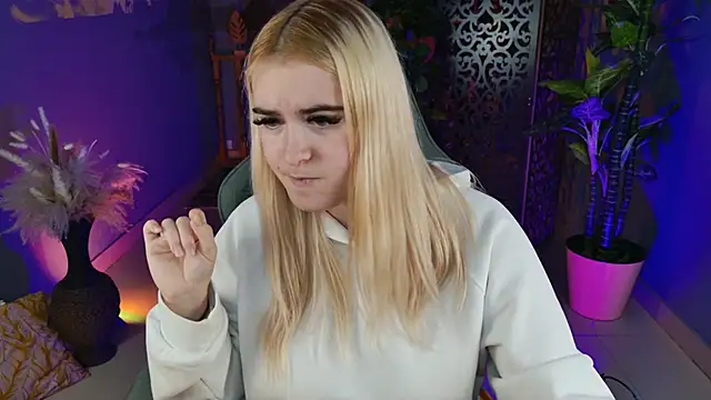 Snapshot of Stef_Nicks chatting on 11.08.25 Stef Nicks online show from 11.08.25