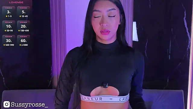 Snapshot of Sussyrosse_ chatting on 10.10.25 Sussyrosse online show from 10.10.25