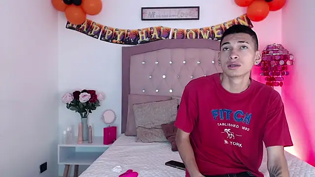 Snapshot of AmelieAndAce chatting on 10.14.25 AmelieAndAce online show from 10.14.25