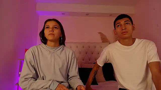 Snapshot of AmelieAndAce chatting on 11.03.25 AmelieAndAce online show from 11.03.25