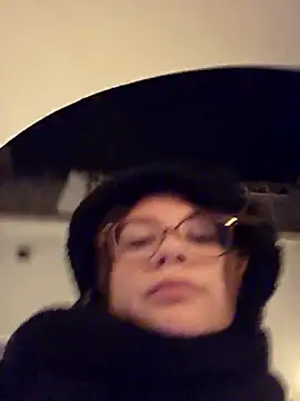 MaeNoir online show from 10.13.25