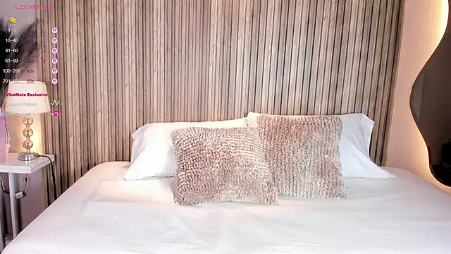 Snapshot of SloanyClark chatting on 09.17.25 SloanyClark online show from 09.17.25