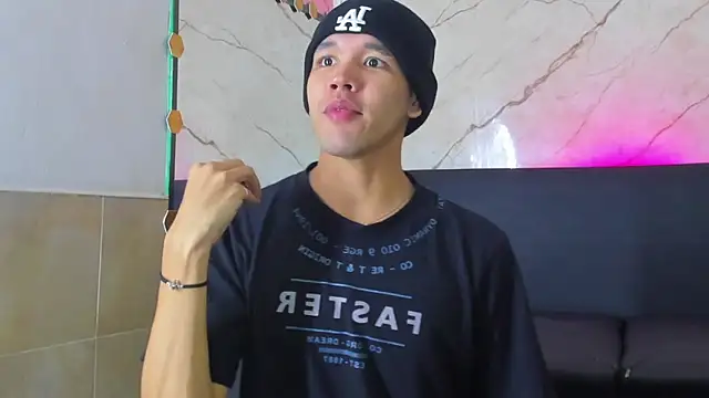 Snapshot of jeremytonner chatting on 09.30.25 jeremytonner online show from 09.30.25