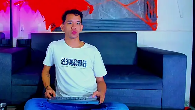 Snapshot of jeremytonner chatting on 11.02.25 jeremytonner online show from 11.02.25