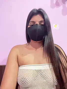 Snapshot of _01ruhi chatting on 10.05.25 01ruhi online show from 10.05.25