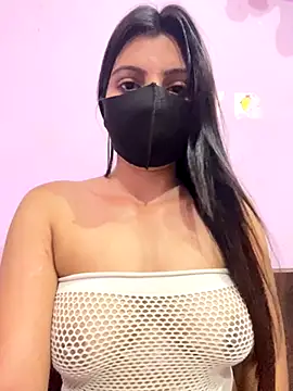 Snapshot of _01ruhi chatting on 10.06.25 01ruhi online show from 10.06.25