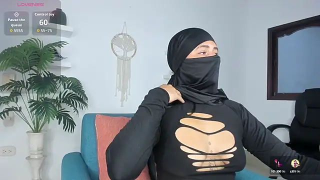 Snapshot of zali_mahamed chatting on 10.08.25 zali mahamed online show from 10.08.25