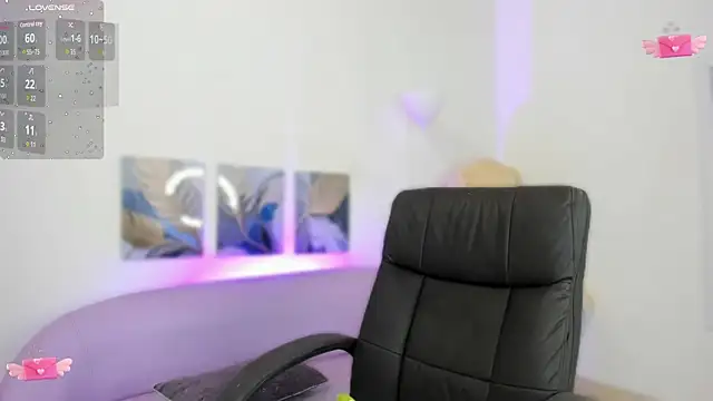 Snapshot of zali_mahamed chatting on 10.30.25 zali mahamed online show from 10.30.25