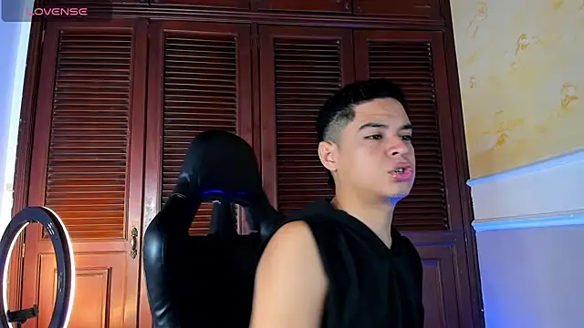 Snapshot of edy_play chatting on 10.24.25 edy play online show from 10.24.25