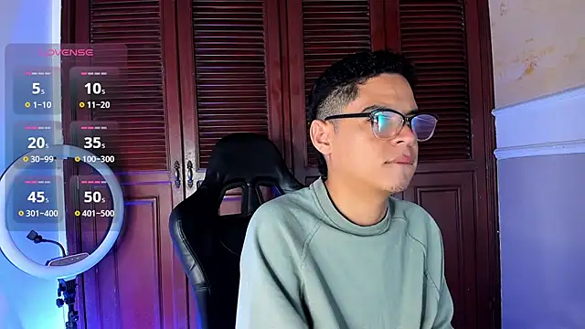 Snapshot of edy_play chatting on 10.25.25 edy play online show from 10.25.25