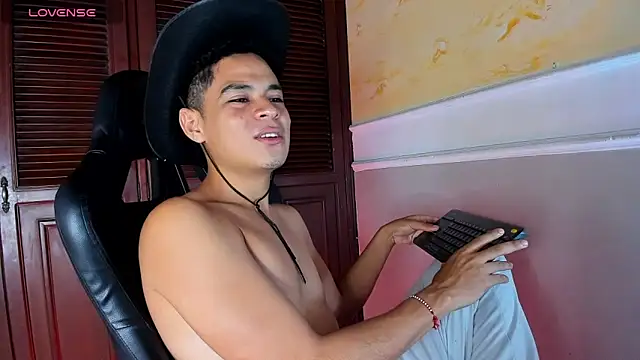 Snapshot of edy_play chatting on 10.30.25 edy play online show from 10.30.25