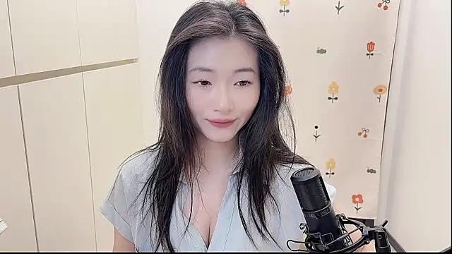 Snapshot of Rosalind_xixi chatting on 09.18.25 Rosalind xixi online show from 09.18.25