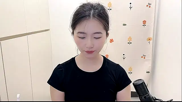 Snapshot of Rosalind_xixi chatting on 10.06.25 Rosalind xixi online show from 10.06.25