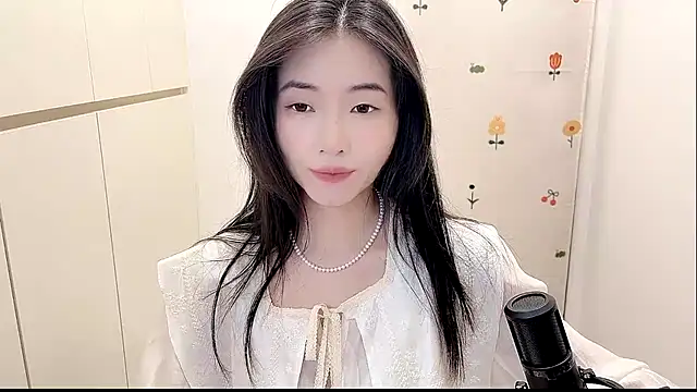 Snapshot of Rosalind_xixi chatting on 10.13.25 Rosalind xixi online show from 10.13.25