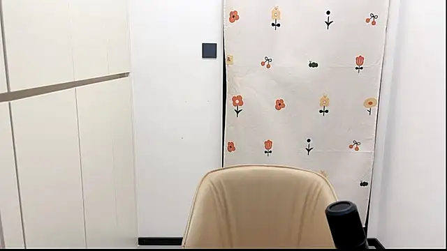 Snapshot of Rosalind_xixi chatting on 10.18.25 Rosalind xixi online show from 10.18.25