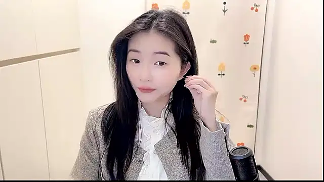 Snapshot of Rosalind_xixi chatting on 10.26.25 Rosalind xixi online show from 10.26.25