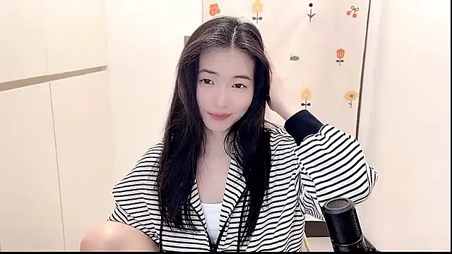 Snapshot of Rosalind_xixi chatting on 10.27.25 Rosalind xixi online show from 10.27.25