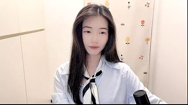 Snapshot of Rosalind_xixi chatting on 10.28.25 Rosalind xixi online show from 10.28.25