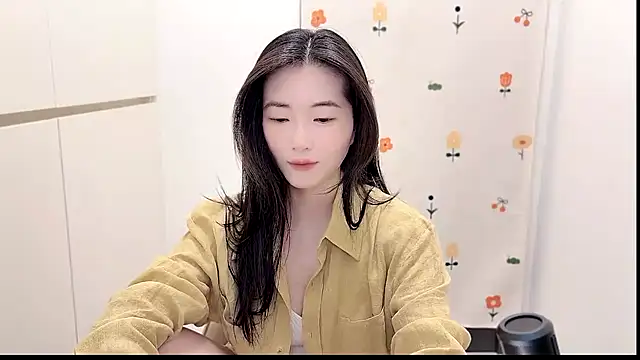 Snapshot of Rosalind_xixi chatting on 11.04.25 Rosalind xixi online show from 11.04.25