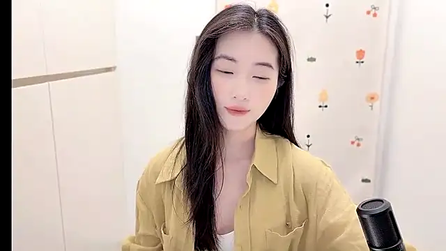 Snapshot of Rosalind_xixi chatting on 11.04.25 Rosalind xixi online show from 11.04.25