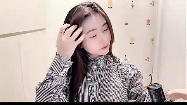 Snapshot of Rosalind_xixi chatting on 11.05.25 Rosalind xixi online show from 11.05.25