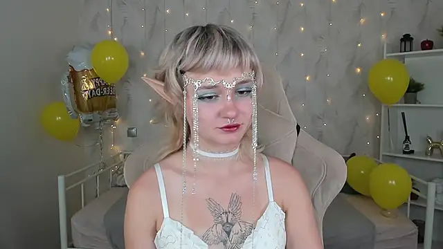 Snapshot of Tori_Cutie chatting on 10.05.25 Tori Cutie online show from 10.05.25