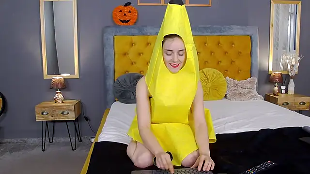 Jessica White  online show from 10.30.25