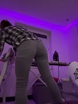 IsabellaEtha online show from 10.10.25