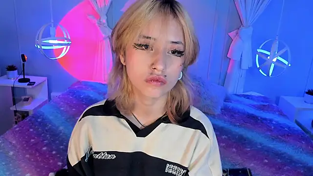 Hannahpage online show from 10.08.25