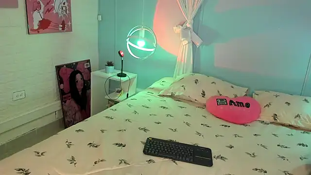 Hannahpage online show from 10.28.25