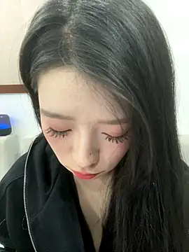 Snapshot of yuanyuanzi99 chatting on 10.23.25 yuanyuanzi99 online show from 10.23.25