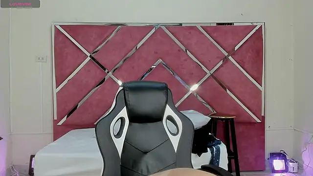 KikaDuque online show from 09.30.25