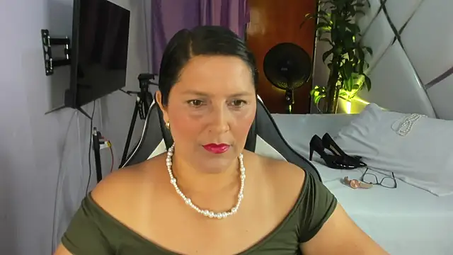 KikaDuque online show from 11.24.25