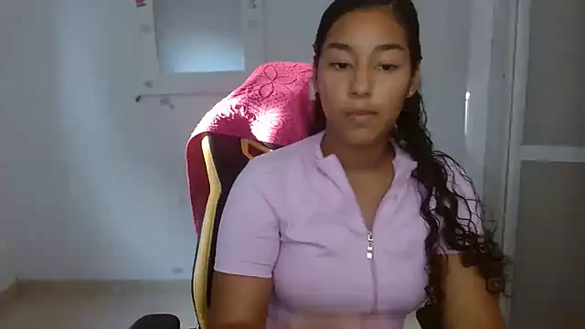 Snapshot of alicie_shy1 chatting on 09.10.25 alicie shy1 online show from 09.10.25