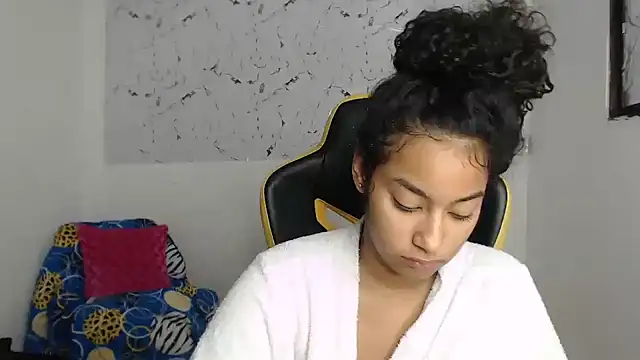 Snapshot of alicie_shy1 chatting on 09.18.25 alicie shy1 online show from 09.18.25