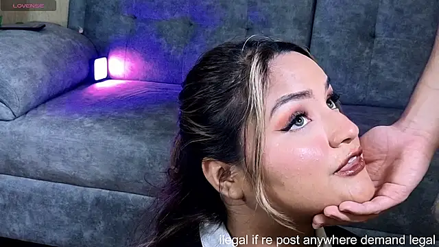 Snapshot of laurale_phillipe chatting on 10.08.25 laurale phillipe online show from 10.08.25