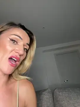 CamyBlossom online show from 10.15.25