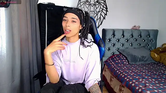 Snapshot of Sweet-Cris chatting on 09.19.25 Sweet-Cris online show from 09.19.25