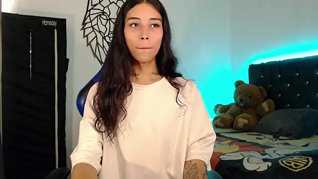 Snapshot of Sweet-Cris chatting on 11.06.25 Sweet-Cris online show from 11.06.25