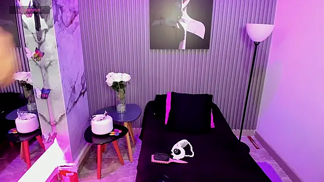 CloeyMiller online show from 11.03.25