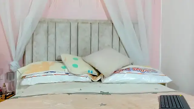 Rachellcooperrr online show from 09.28.25