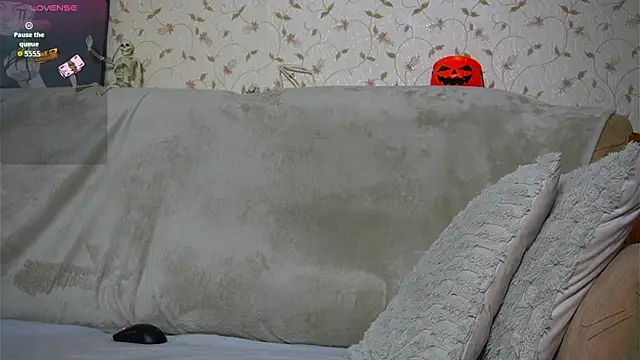 Snapshot of johnstoneisland chatting on 10.23.25 johnstoneisland online show from 10.23.25