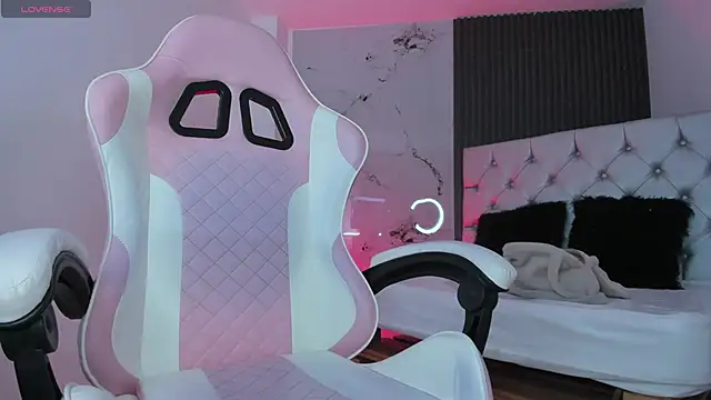 chloesagee online show from 10.22.25