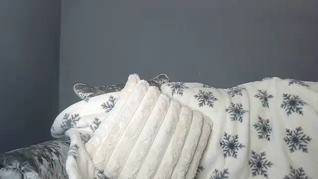 Snapshot of OliviaRyan22 chatting on 12.05.25 OliviaRyan22 online show from 12.05.25